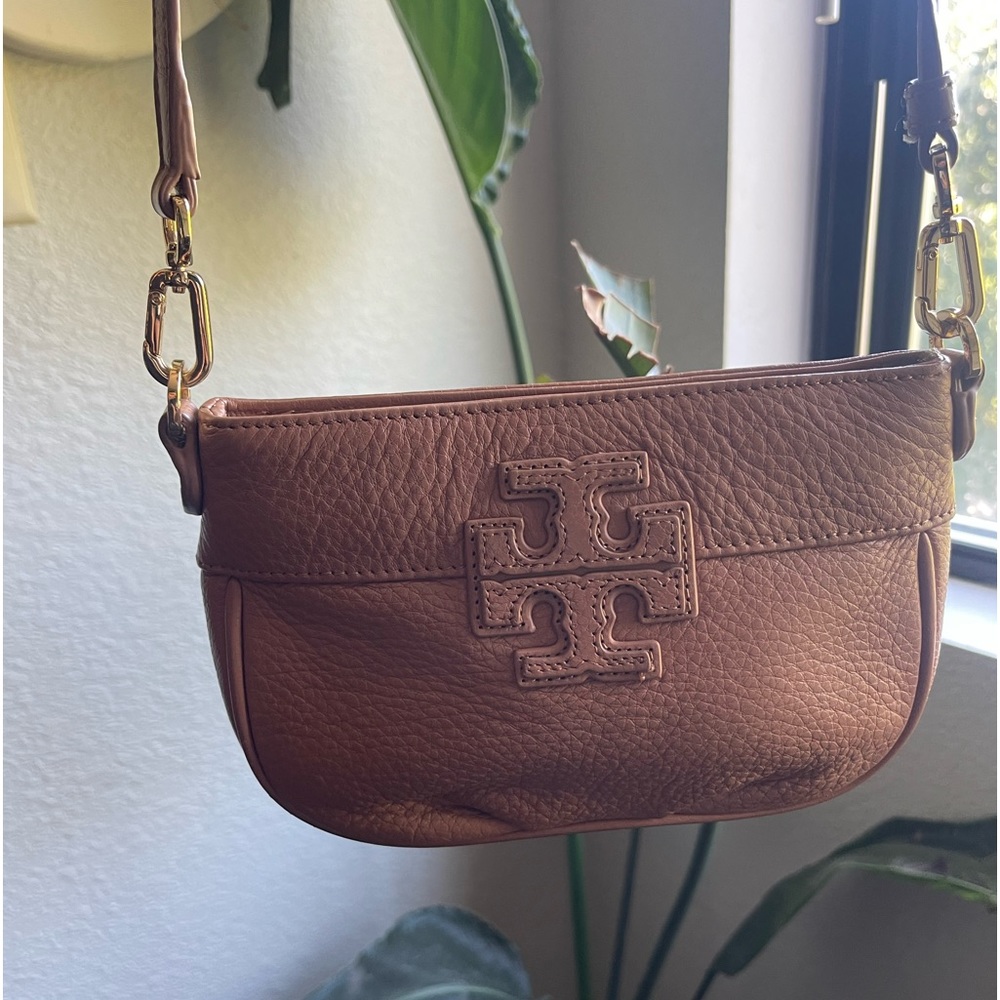 Mini Tori Burch crossbody, Tan pebbles leather .